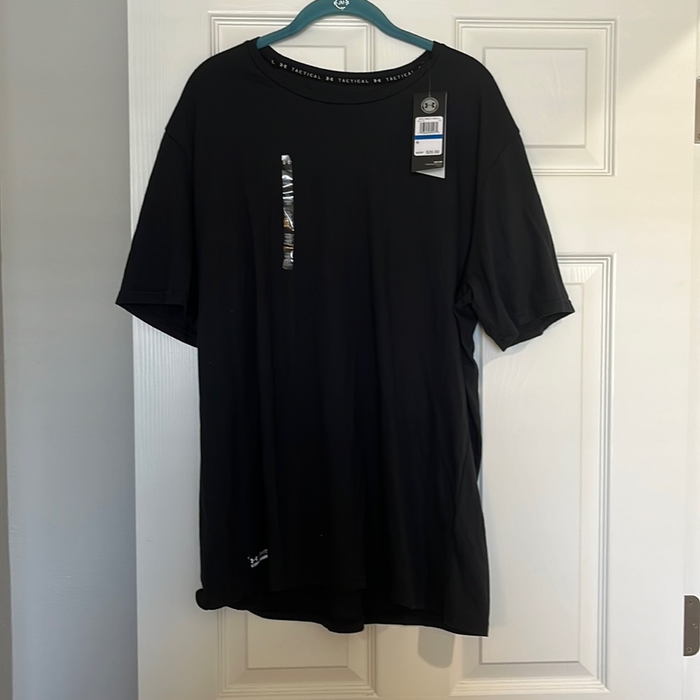 Under Armour black short sleeve shirt